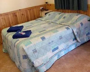 Moura Caravan Park Hotel