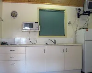 Moura Caravan Park Hotel