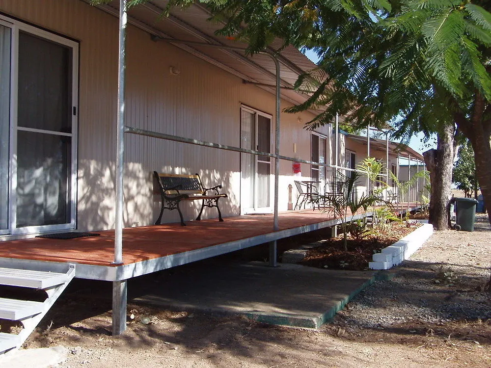 Moura Caravan Park Hotel