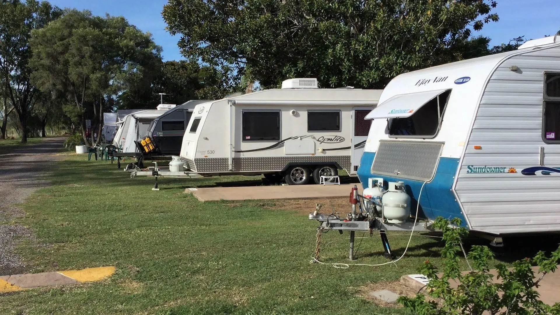Moura Caravan Park Hotel