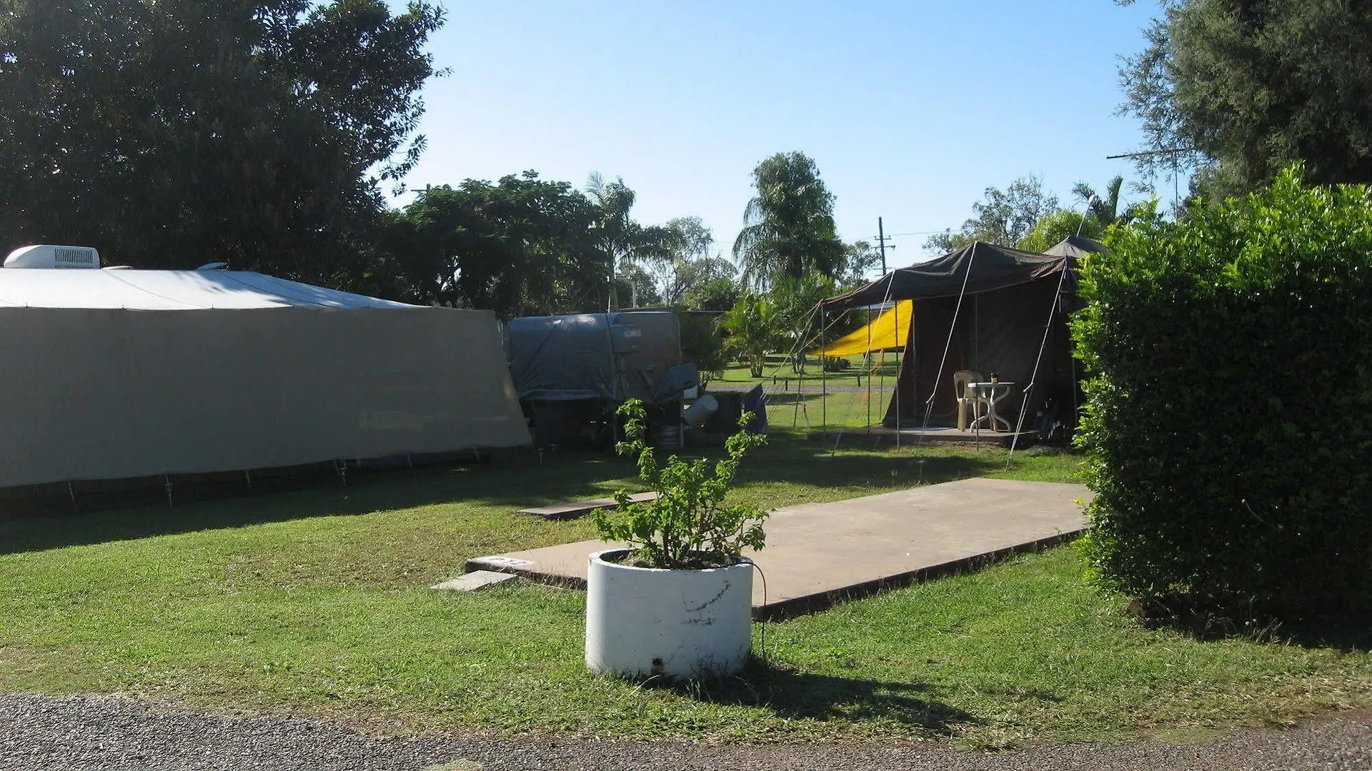 Moura Caravan Park Hotel